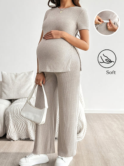 Ensemble deux pièces de maternité décontracté côtelé, haut à manches courtes et pantalon, conception de haut long sur le devant et court sur le dos, conception de haut à fente, ensemble deux pièces de maternité, ensemble deux pièces tricoté, ensemble de m