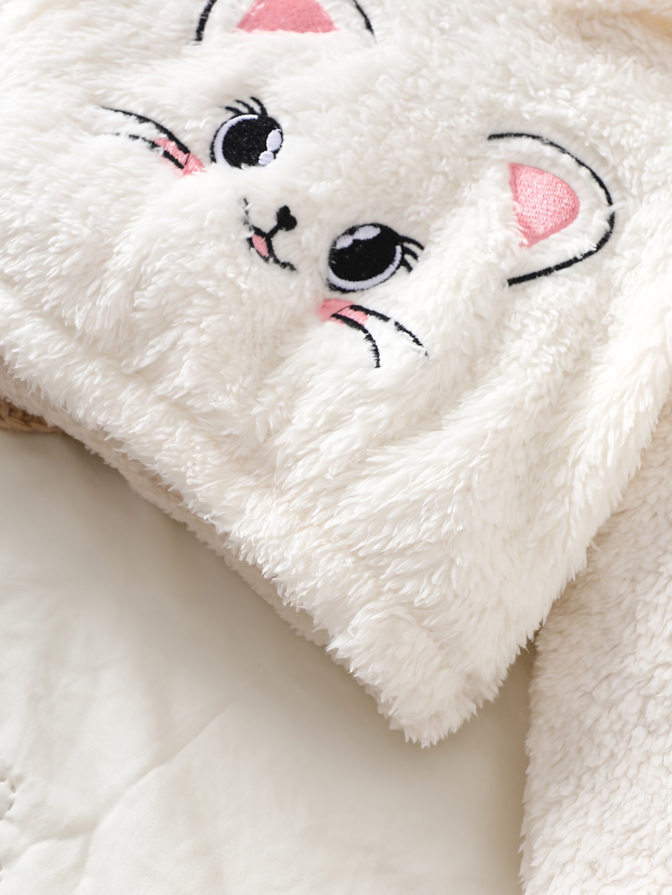 Ensemble 2 pièces tendance automne-hiver pour bébé fille : haut en peluche à capuche brodé avec motif chat et nœud 3D, et pantalon long contrasté, idéal pour les activités de plein air, le quotidien, cadeau parfait pour les nouveau-nées.