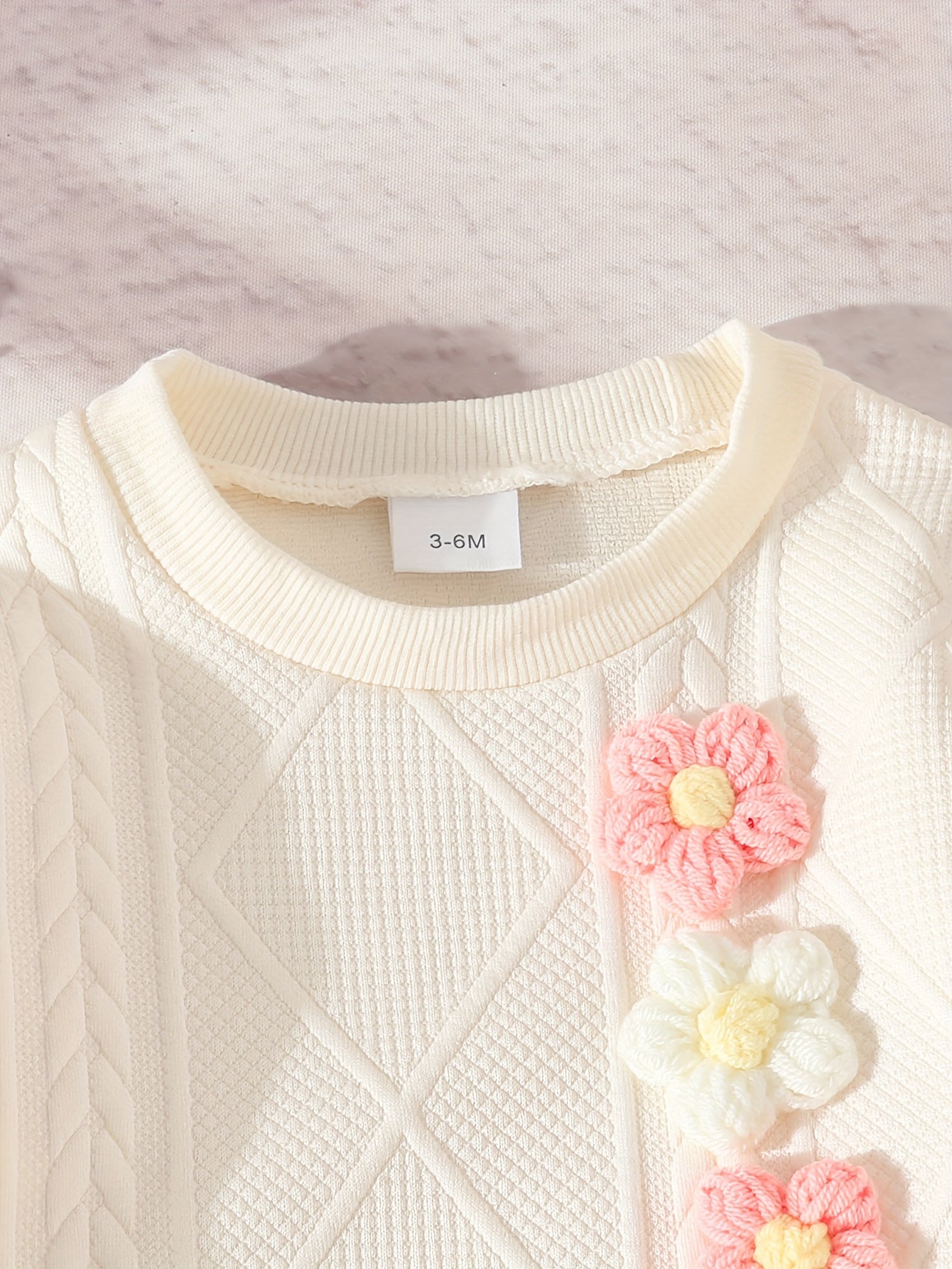 Ensemble élégant pour bébé fille comprenant un sweat-shirt à fleurs tridimensionnelles et un pantalon à manches longues, idéal pour l'extérieur