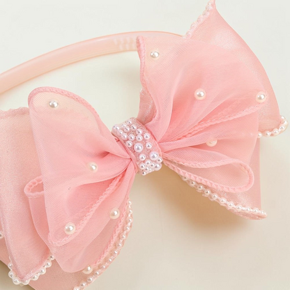 Serre-tête Le Cocon d'Or rose en tulle avec un grand nœud orné de perles élégantes pour une coiffure raffinée