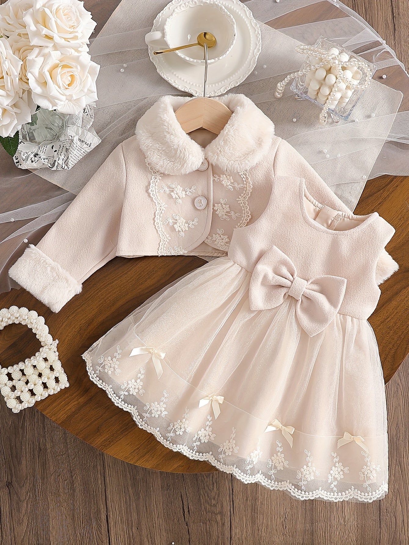 Ensemble 2 pièces pour Filles Automne/Hiver : Manteau en Fausse Fourrure et Robe de Baptême en Maille, Tenue de Rentrée Scolaire, Robe Style Princesse d'Hiver avec Nœud et Col en Fausse Fourrure Chaud, Convient pour Occasions Spéciales, Fêtes et Sorties,