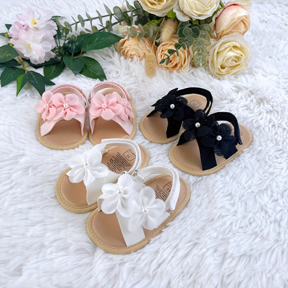 Chaussures de premier pas pour bébé 0 - Sandales d'été douces à fleurs et touches de perles avec fermeture à bande, chaussures respirantes à bout ouvert pour anniversaires et séances photo (basse) | Semelle et tige en tissu