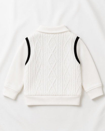 Polo en maille blanc pour bébé garçon Le Cocon d'Or avec détails noirs aux emmanchures et texture torsadée au dos.