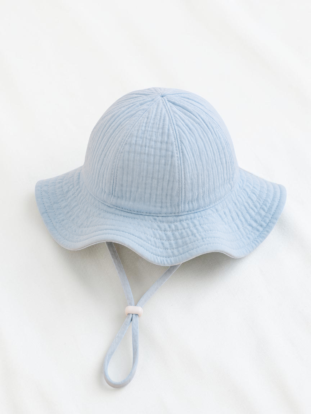 Bob pour bébé Le Cocon d'Or bleu clair en coton doux avec cordon de serrage pour le printemps et l'été