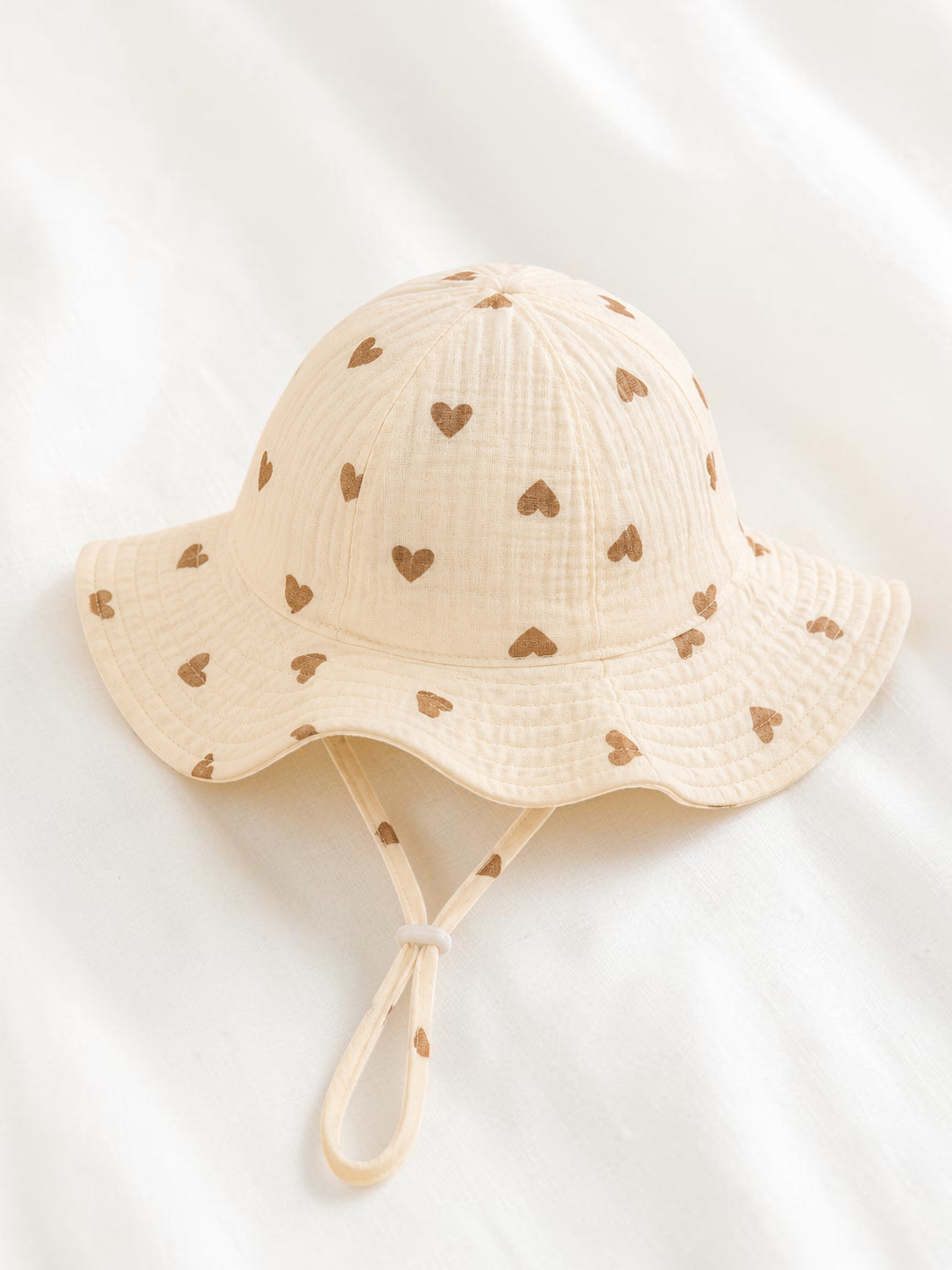 Bob pour bébé Le Cocon d'Or en coton doux beige avec motif de petits cœurs marron pour le printemps et l'été