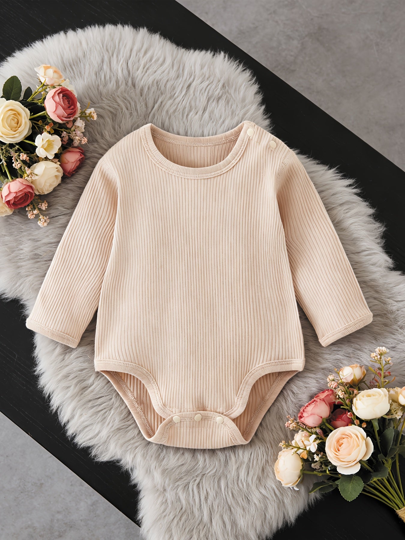 Nouvelle combinaison sans pantalon pour bébé, en tissu côtelé confortable qui protège le ventre et la peau, et respirant. Facile à changer les couches, convient aux bébés de 0 à 18 mois à porter à la maison toute l'année, parfaite pour l'extérieur