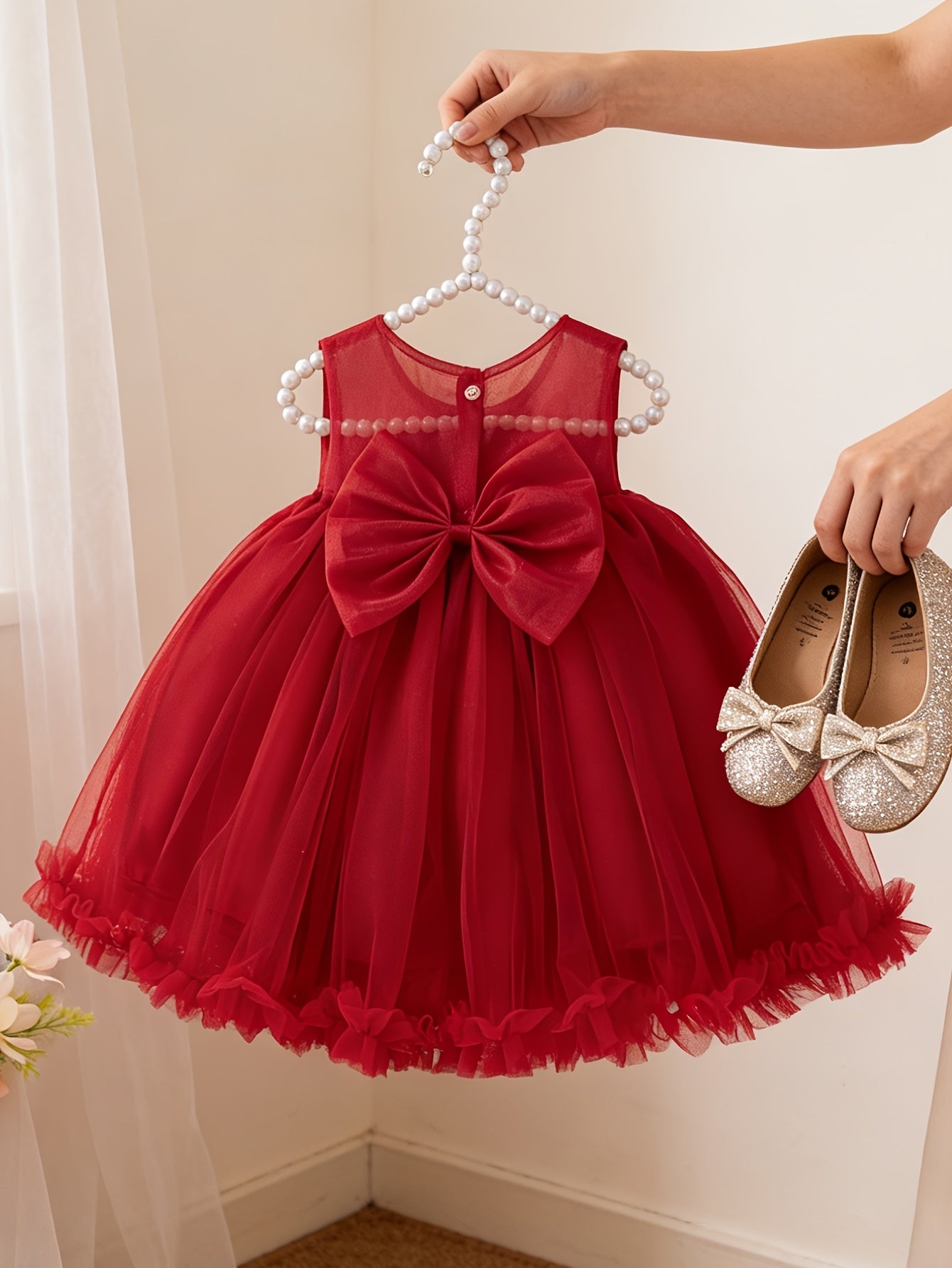 Nouvelle robe élégante pour bébés filles, avec une jupe bouffante parfaite pour la saison des mariages, un nœud papillon à l'arrière et des décorations florales à l'avant, idéale pour les fêtes et les réunions