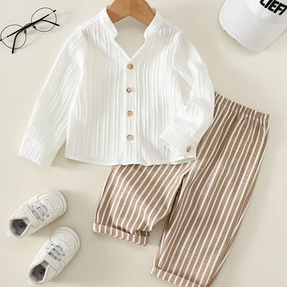Ensemble chemise à manches longues et pantalon uni et à rayures pour garçon, adapté à un usage quotidien, idéal pour les sorties décontractées, les vacances et le sport. Le tissu léger convient à l'été et à l'automne, parfait pour l'extérieur