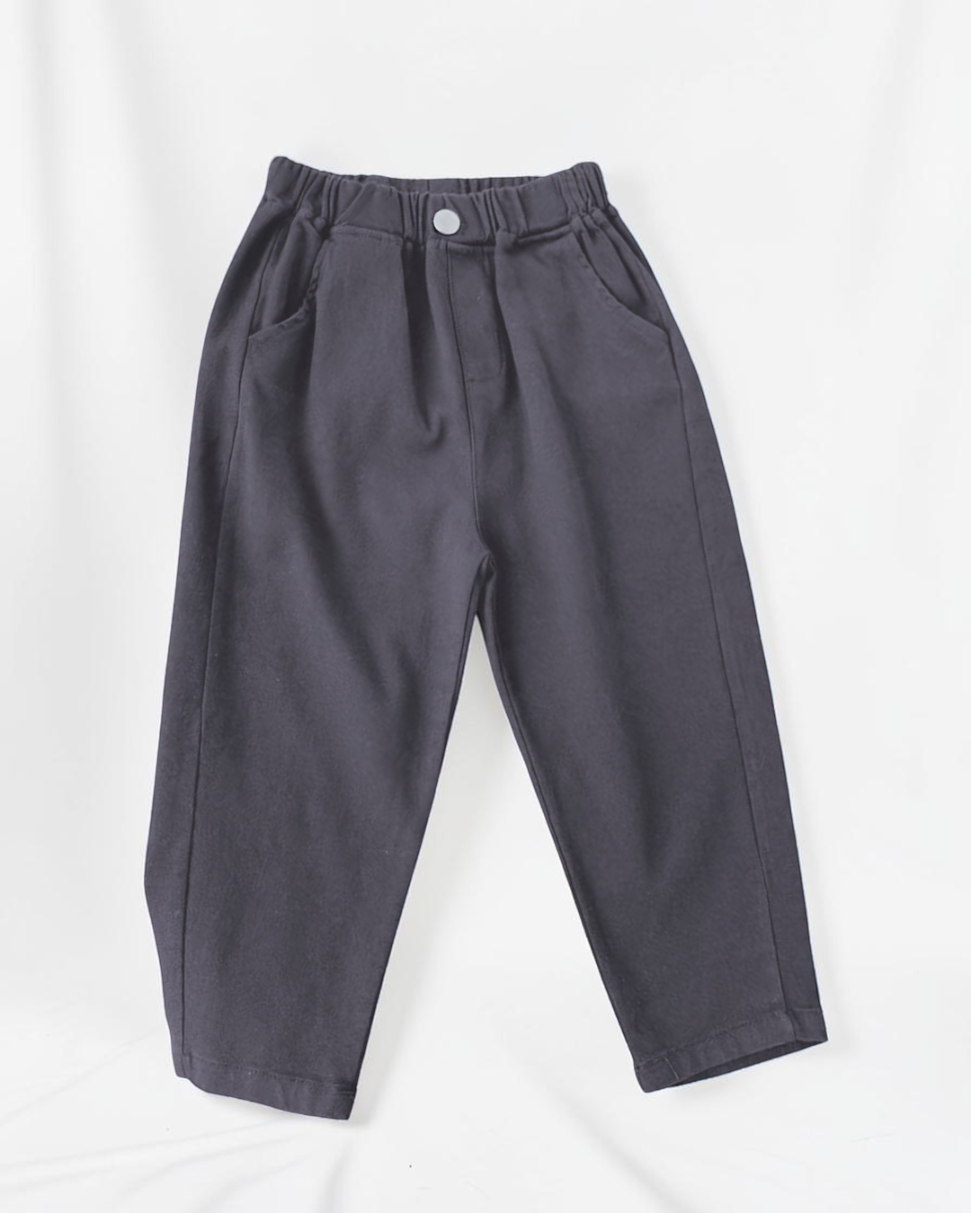 Pantalon cargo gris Le Cocon d'Or pour enfant en lyocell doux avec taille élastique et poches latérales