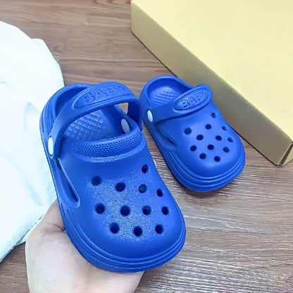 Chaussures à boutons en EVA, chaussures à trous tendance et faciles à enfiler pour l'extérieur, pour enfants et jeunes enfants, printemps, été, automne, intérieur et extérieur, plage antidérapante, chaussures à trous légères