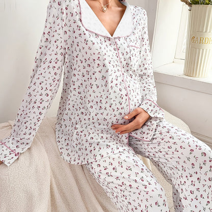 Ensemble de maternité 2 pièces : Haut à manches longues avec revers et imprimé cœurs et Pantalon long ample