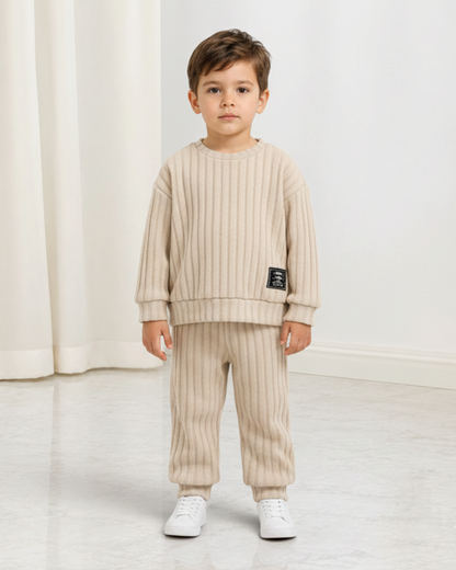 Ensemble Le Cocon d'Or pour bébé garçon en maille côtelée beige, pull col rond et pantalon assorti, style décontracté
