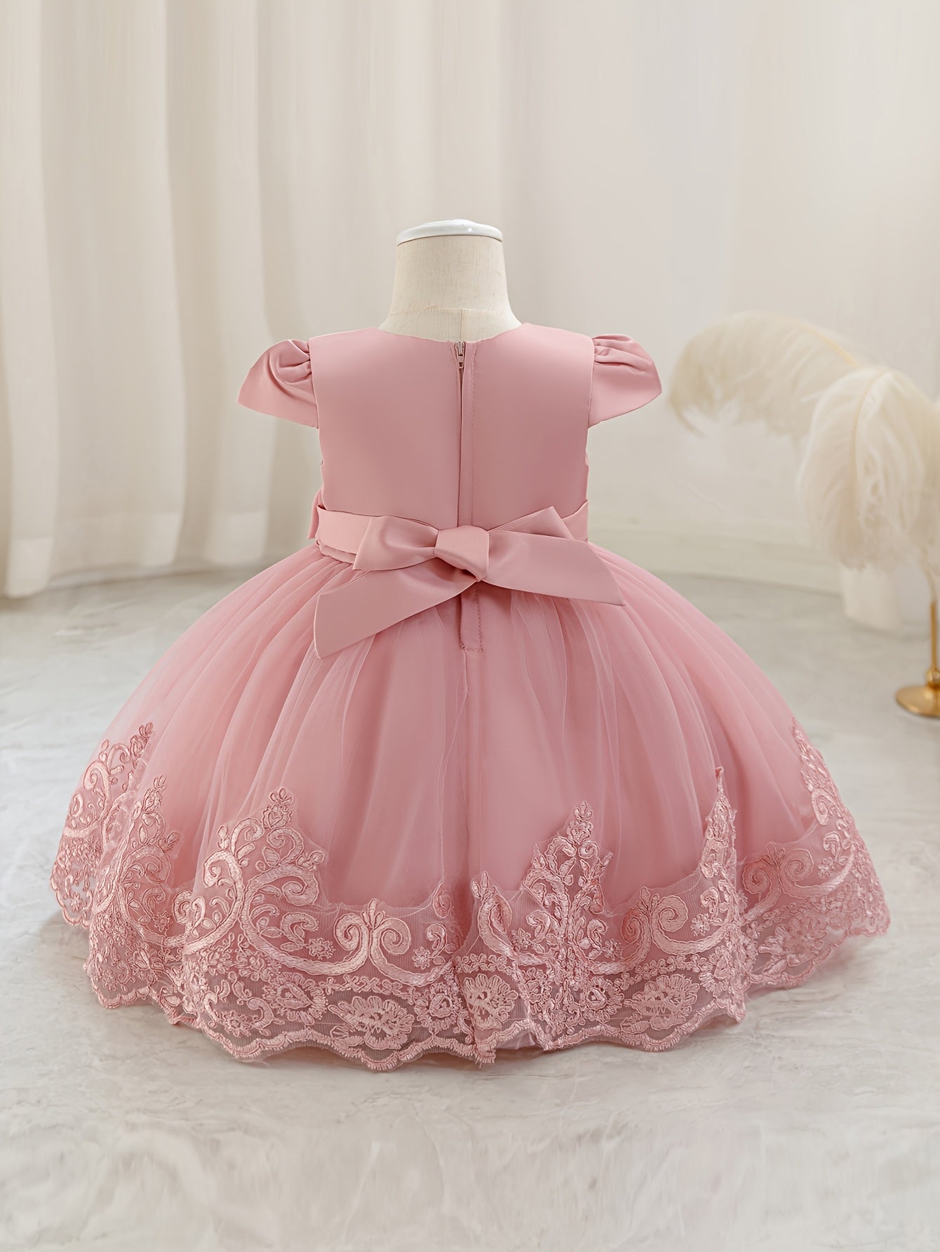 Nouvelle robe de 1er anniversaire avec nœud, jupe de princesse florale, tutu en tulle et maille pour enfants, robe de scène de piano pour filles, robe de princesse en maille brodée 3D