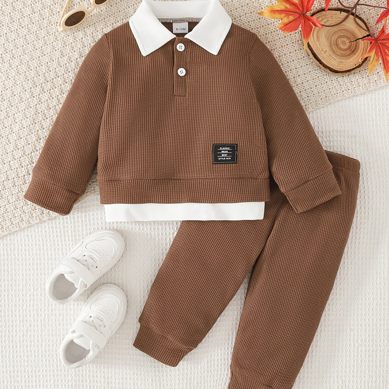 Ensemble 2 pièces pour garçon en maille gaufrée 2-en-1 : sweatshirt à manches longues avec revers et boutons et pantalon long à taille élastique, uni, à la mode, polyvalent et confortable, tenue quotidienne, ensemble printemps/automne, vêtements pour garç