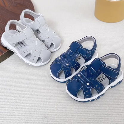 Sandales d'été pour garçon avec embout -coup de pied, chaussures de plage à semelle souple antidérapante, chaussures décontractées bébé à scratch, à la mode et polyvalentes pour un usage quotidien