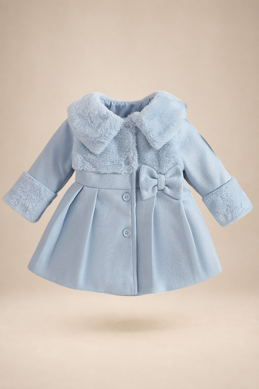 Manteau d'hiver Le Cocon d'Or bleu ciel pour petite fille avec col en fausse fourrure, nœud décoratif et boutons