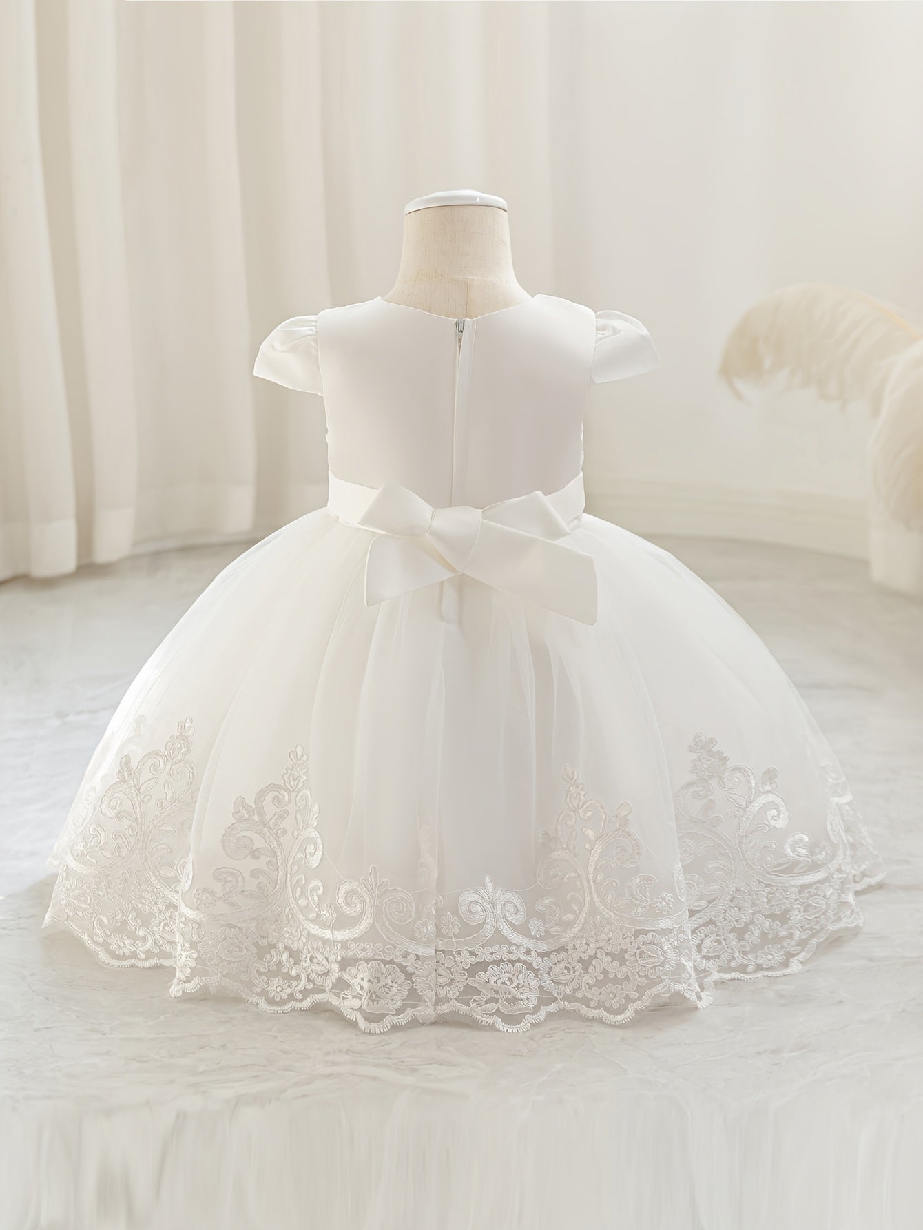 Nouvelle robe de 1er anniversaire avec nœud, jupe de princesse florale, tutu en tulle et maille pour enfants, robe de scène de piano pour filles, robe de princesse en maille brodée 3D