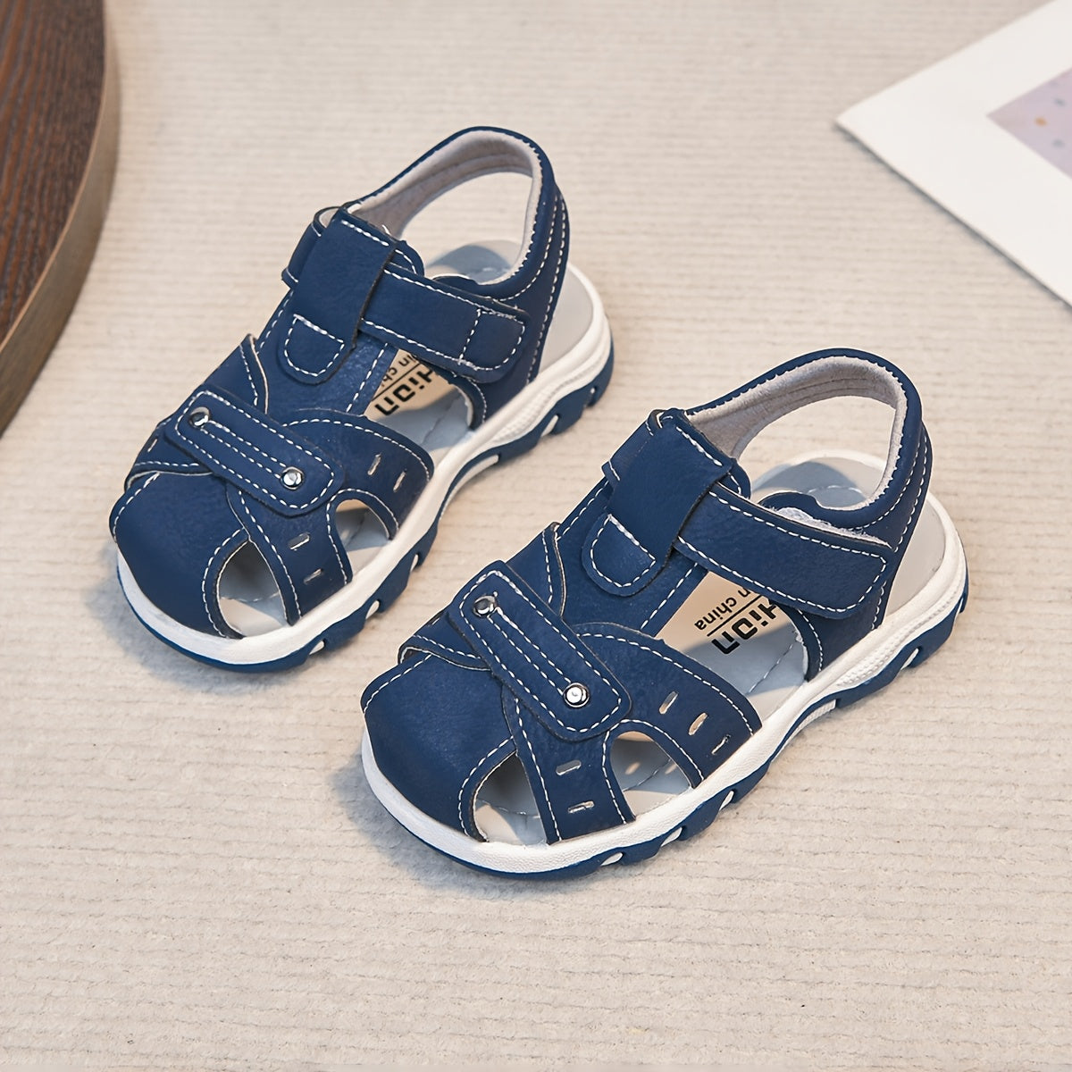 Sandales d'été pour garçon avec embout -coup de pied, chaussures de plage à semelle souple antidérapante, chaussures décontractées bébé à scratch, à la mode et polyvalentes pour un usage quotidien