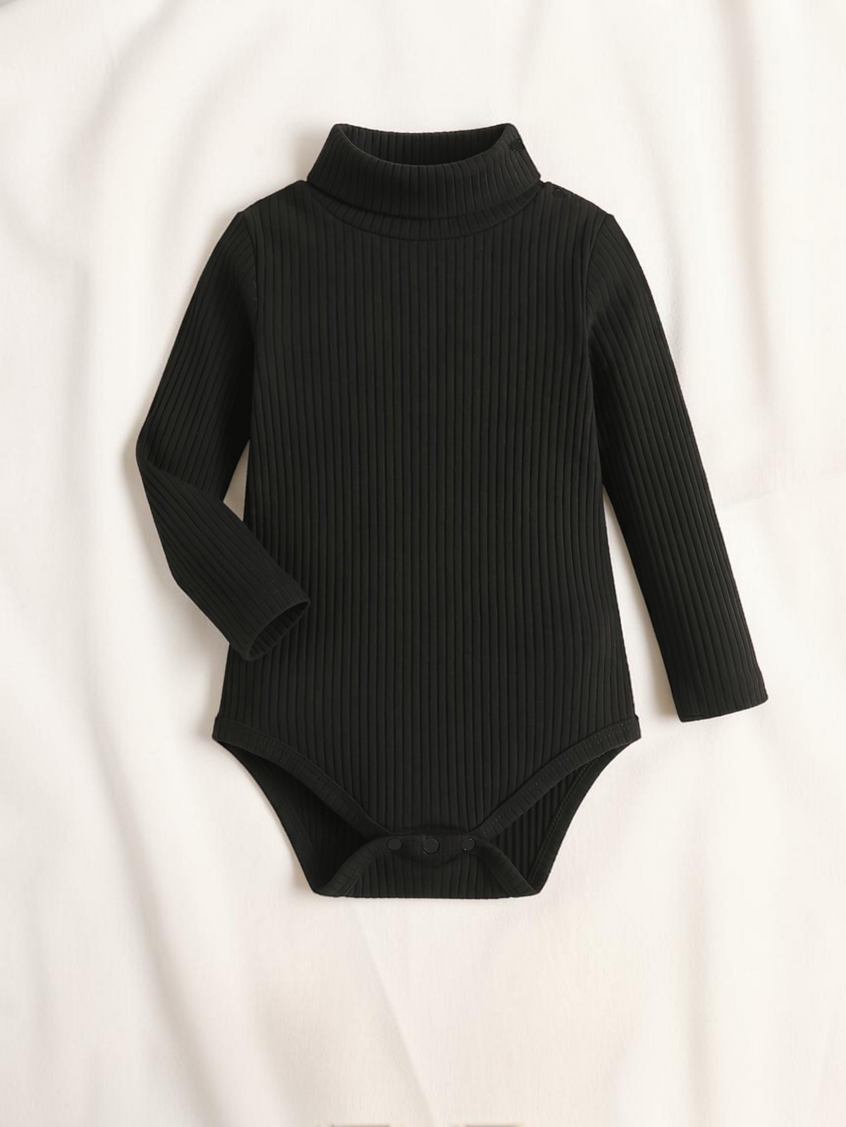 Barboteuse noire à col roulé et tricot côtelé pour bébé fille de la marque Le Cocon d'Or, en coton doux