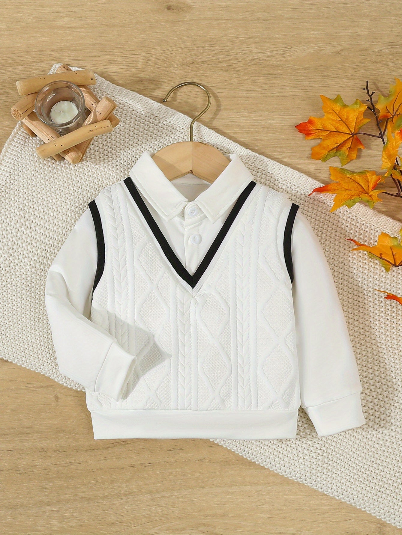 1pc de Polo en Tricot Longue Manches à Revers Simple Boutonnage Style Britannique Faux Deux Pièces Jacquard pour Bébé Garçon, Pull en Tricot Blanc pour Nouveau-né, Chemise Décontractée Douce et Confortable, Adaptée aux Activités de Plein Air, au Port Quot