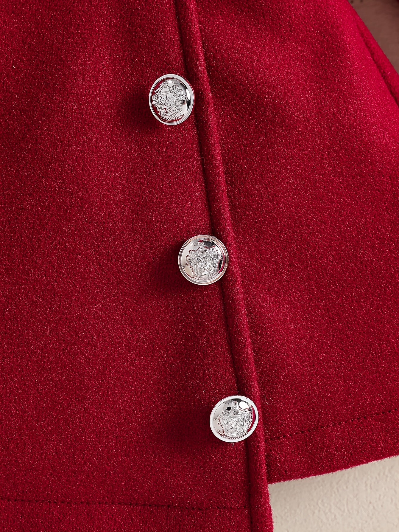 Ensemble robe rouge vintage pour fille pour automne/hiver, tenue de la Saint-Valentin, T-shirt avec jupe courte boutonnée asymétrique + béret, ensemble robe pour fille à la mode et exquis, convient pour les occasions importantes, les fêtes et les banquets