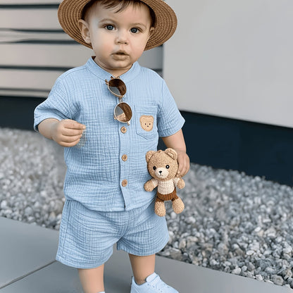 Ensemble 2 pièces : Chemise à manches courtes et col montant et short d'été pour garçon de 0 à 3 ans. Comprend un écusson d'ourson, convient aux scènes de plein air pour les petits garçons, simple, décontracté et polyvalent, parfait pour l'extérieur