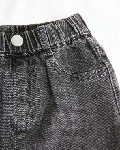Jean gris Le Cocon d'Or pour bébé avec ceinture élastique confortable et détails de faux boutons