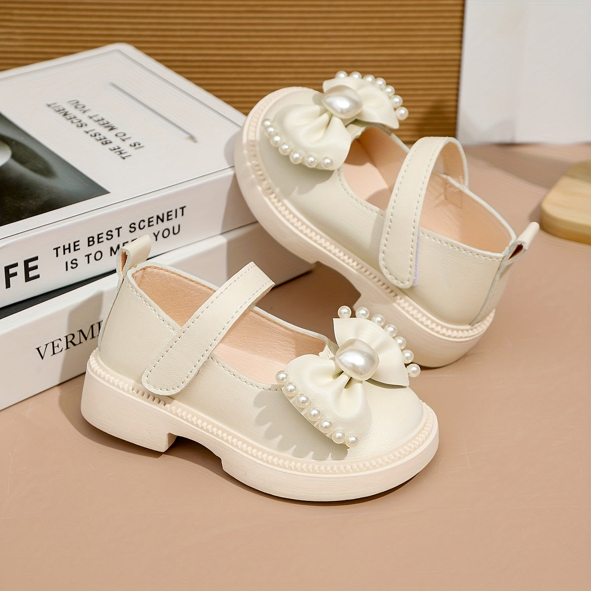 Une paire de chaussures plates princesse pour fille style papillon perlé, polyvalentes pour le quotidien et les fêtes, un excellent cadeau pour les étudiantes