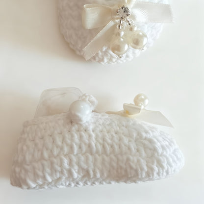 Chaussures de marche pour bébé tricotées à la main, un cadeau pour les nouveau-nés, avec des nœuds, des perles et une semelle souple au design tridimensionnel
