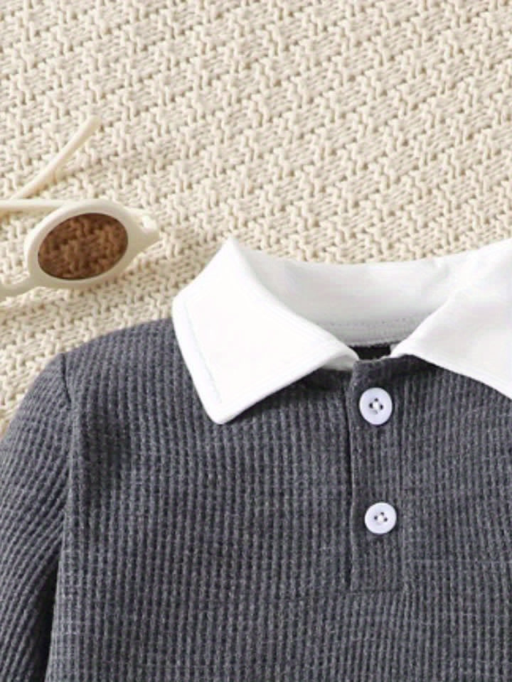 Ensemble 2 pièces pour garçon en maille gaufrée 2-en-1 : sweatshirt à manches longues avec revers et boutons et pantalon long à taille élastique, uni, à la mode, polyvalent et confortable, tenue quotidienne, ensemble printemps/automne, vêtements pour garç