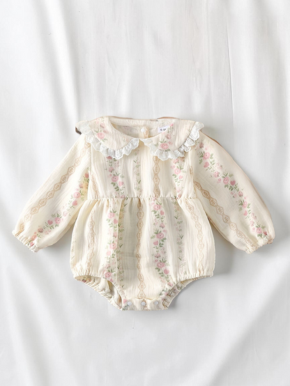 Combinaison bébé fille Le Cocon d'Or à fleurs roses et blanches, manches longues, col claudine et détails volants