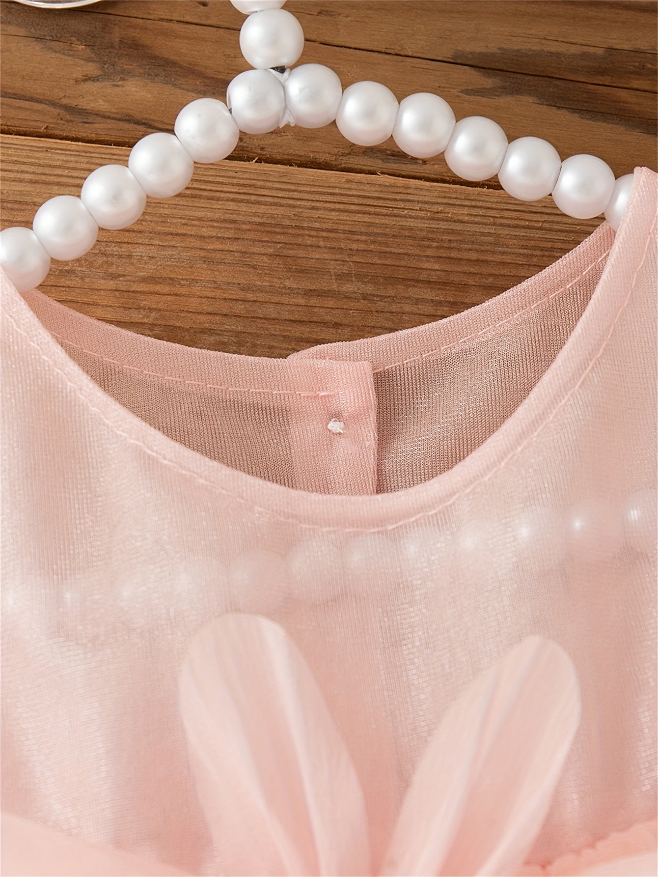 Nouvelle robe élégante pour bébés filles, avec une jupe bouffante parfaite pour la saison des mariages, un nœud papillon à l'arrière et des décorations florales à l'avant, idéale pour les fêtes et les réunions