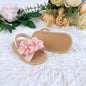 Chaussures de premier pas pour bébé 0 - Sandales d'été douces à fleurs et touches de perles avec fermeture à bande, chaussures respirantes à bout ouvert pour anniversaires et séances photo (basse) | Semelle et tige en tissu