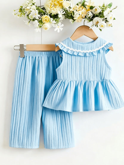 Ensemble 2 pièces pour petites filles, haut sans manches à col Peter Pan avec volants + pantalon large à texture, tenue décontractée d'été, ensemble de pantalons longs à la mode et ludiques pour filles, convient pour les sorties, les séances photo et les