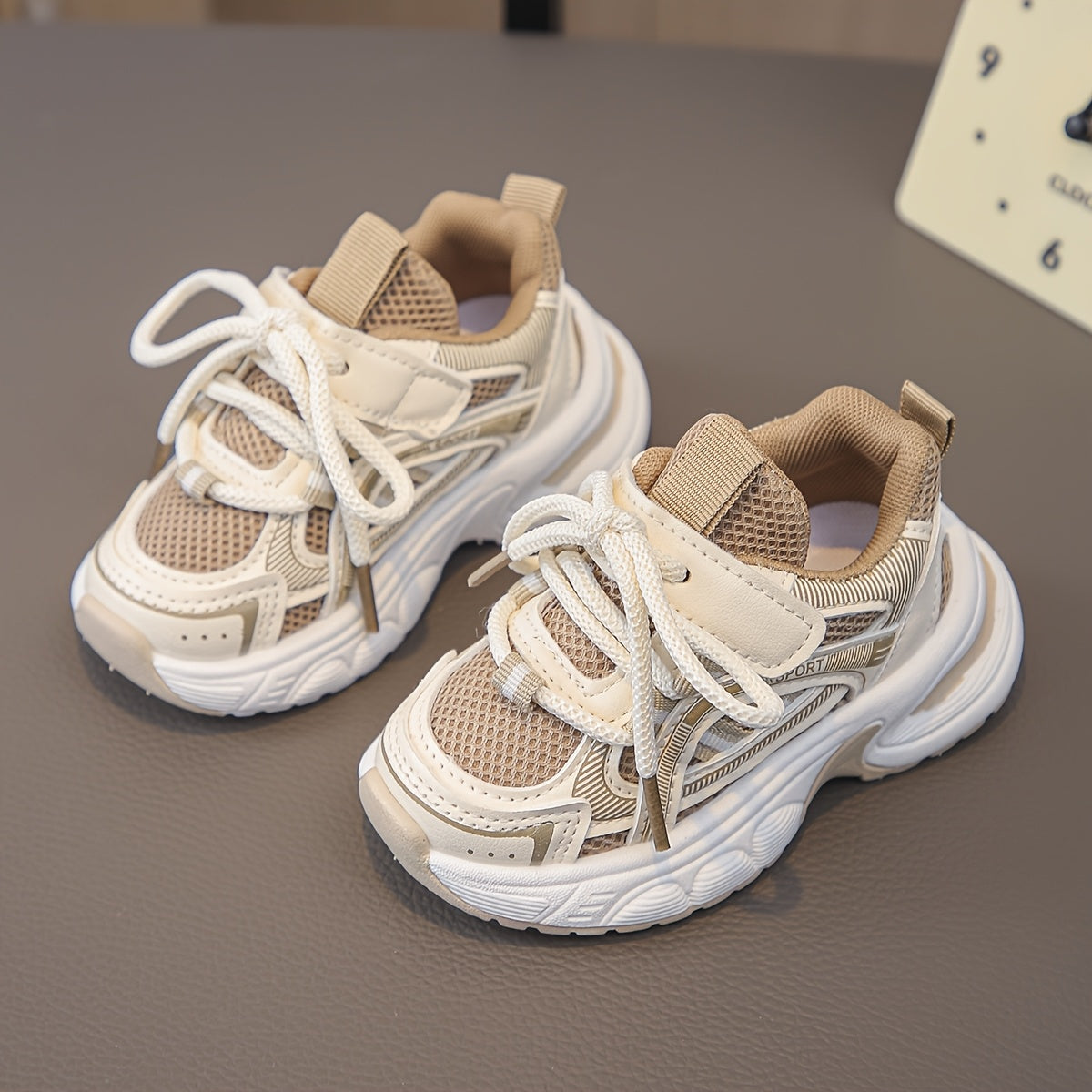 Chaussures de sport décontractées légères pour garçons, style mesh respirant, durables, adaptées au printemps et à l'automne