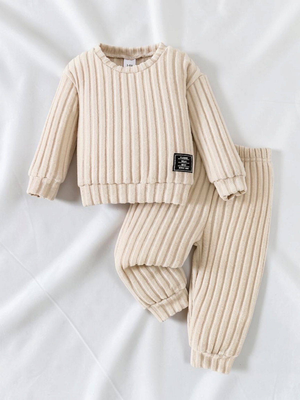 Ensemble Le Cocon d'Or pour bébé garçon en maille côtelée beige avec pull à col rond et pantalon confortable