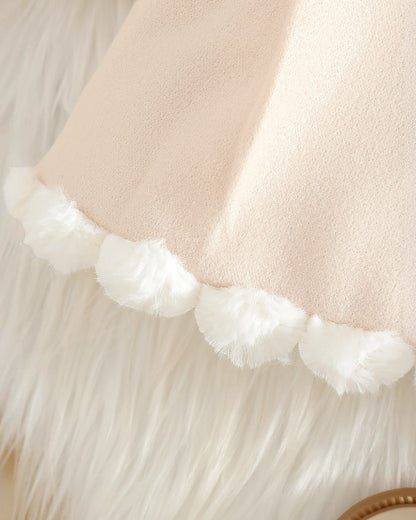 Manteau Victoria Le Cocon d'Or beige pour bébé fille avec bordure en fausse fourrure blanche douce