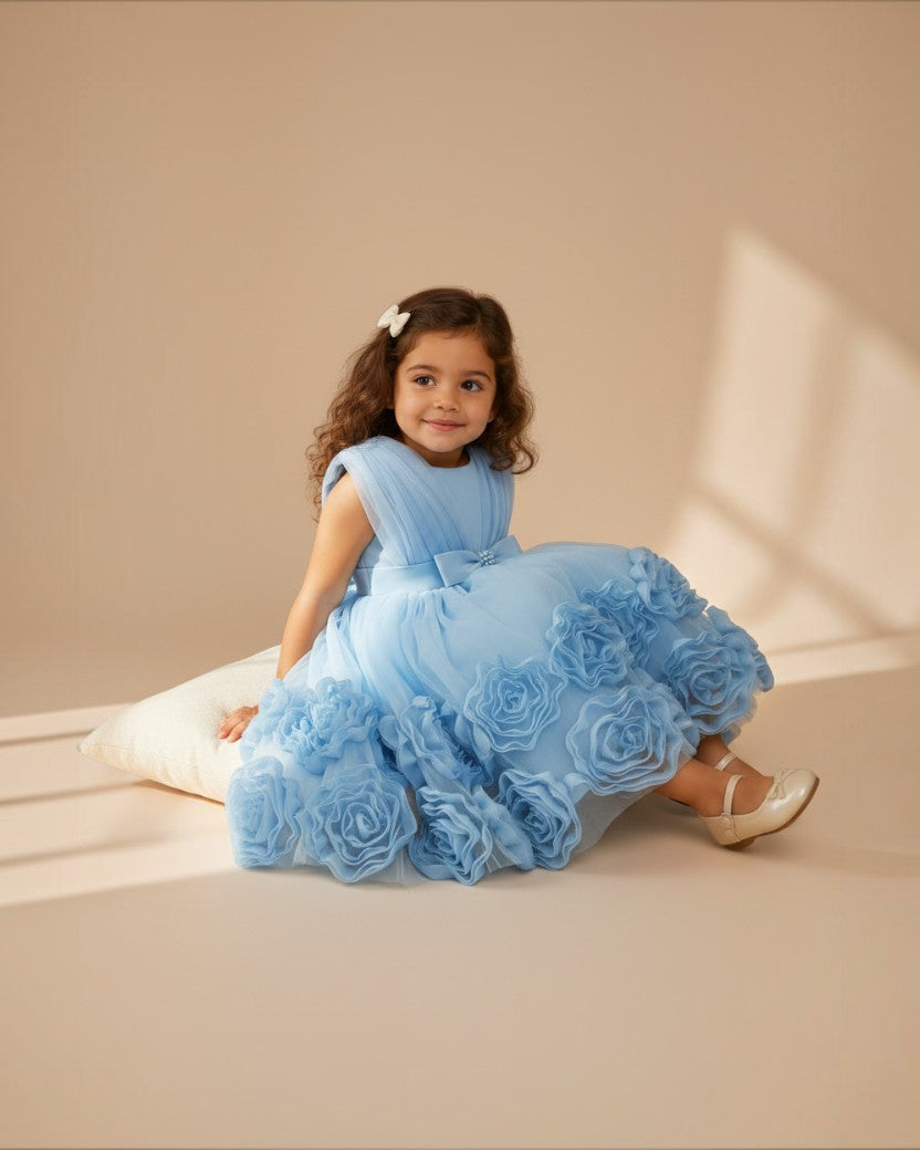 Robe de cérémonie Le Cocon d'Or bleu ciel pour bébé fille avec fleurs 3D, perles et jupe évasée en tulle