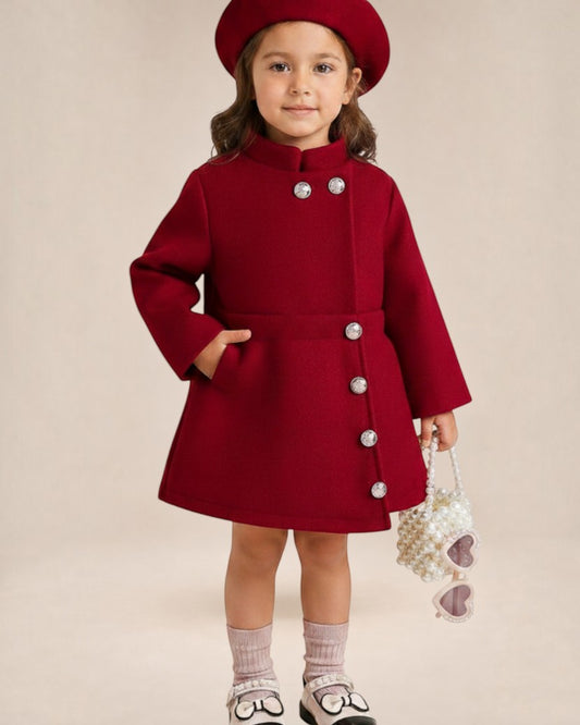 Ensemble Le Cocon d'Or pour bébé fille avec robe rouge à boutons perles et béret assorti, style parisien élégant.