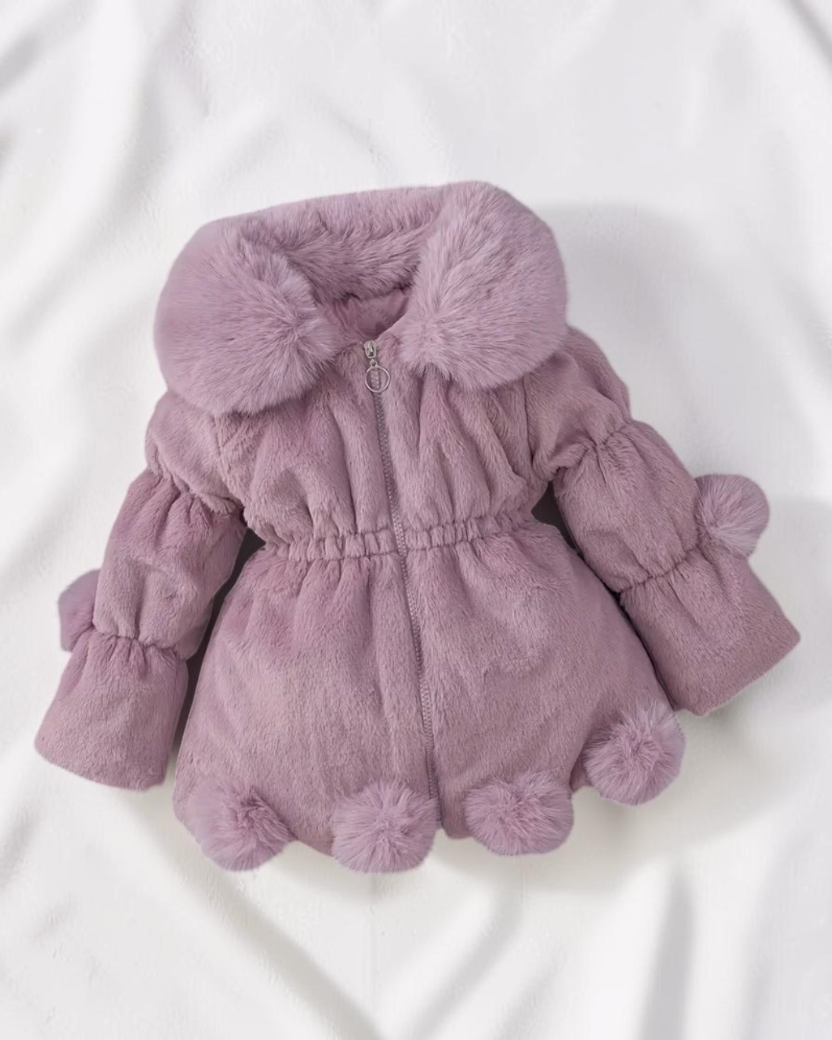 Veste en polaire douce rose Le Cocon d'Or avec col en fourrure, fermeture éclair et détails à pompons pour fille